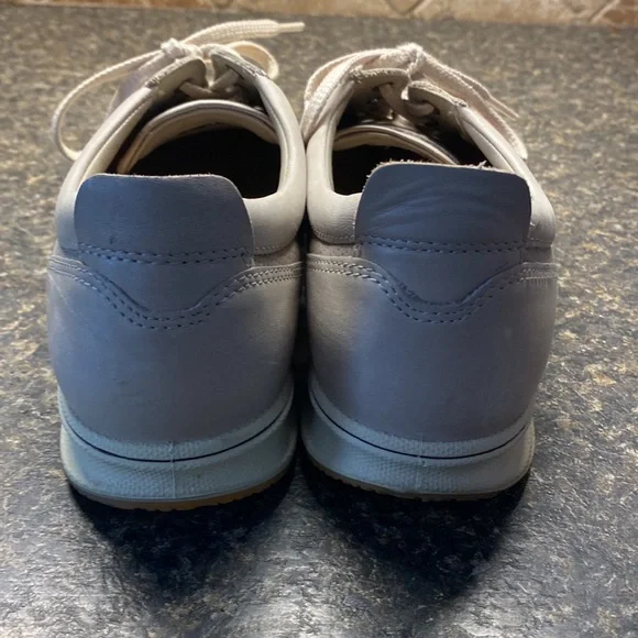 Ecco Women’s Casual Beige Taupe Leather Sneakers - Picture 5 of 7